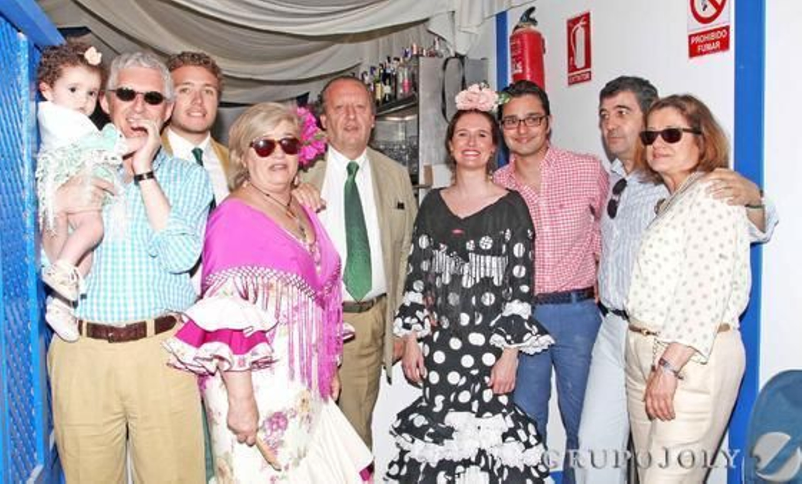 Rafael Padilla y Rocío Domínguez, con Carlos González, familiares y amigos

Foto: Vanesa Lobo