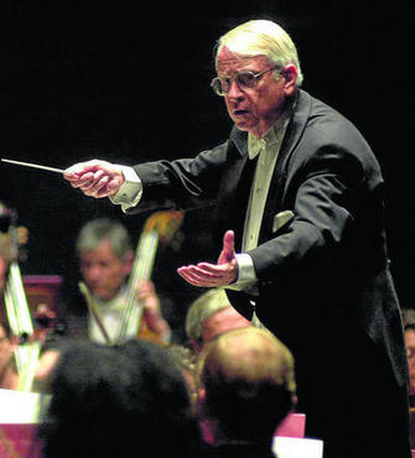 Cristóbal Halffter, dirigiendo a la ROSS, en una imagen de archivo.