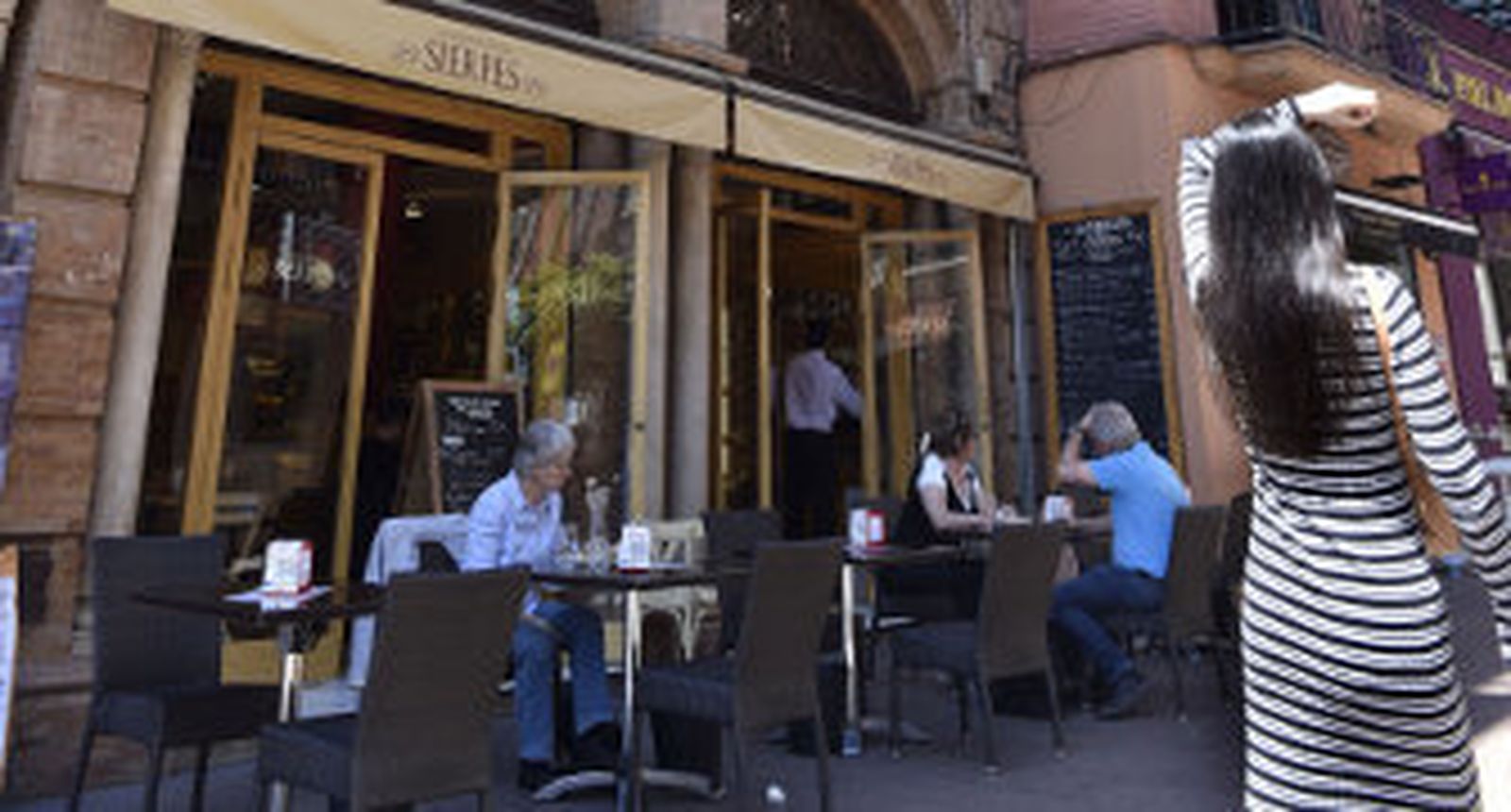 El establecimiento de la firma Robles, en el número 90 de Sierpes. / Juan Carlos Vázquez