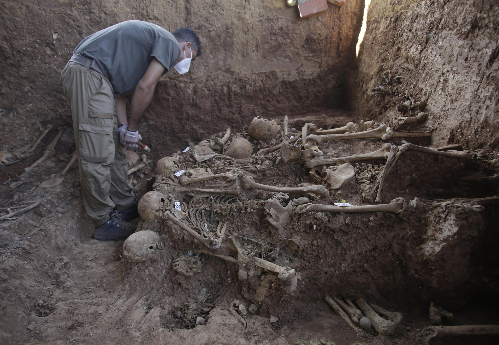 Avance de los trabajos en la fosa común de Pico Reja