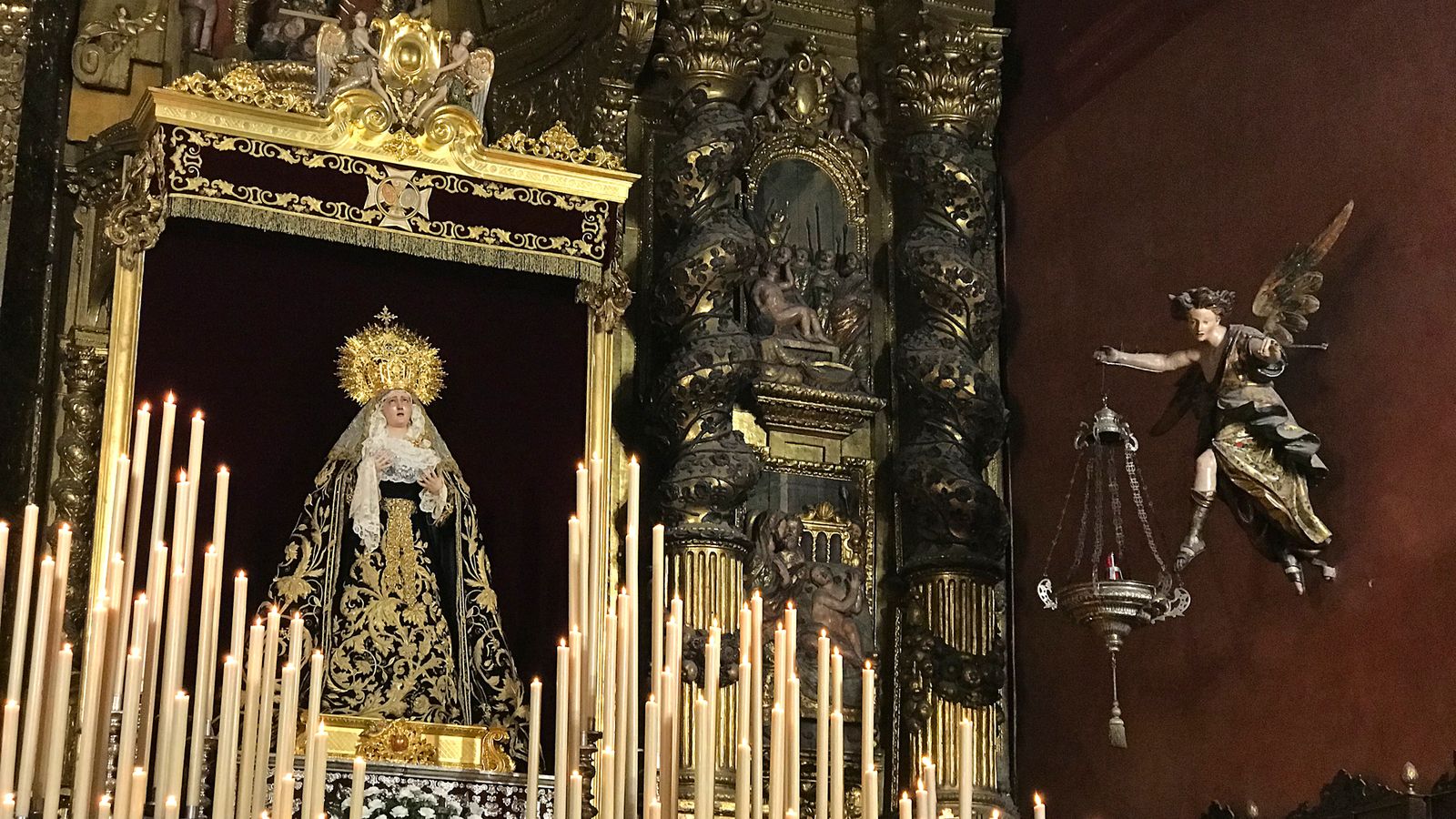 La Virgen de los Dolores celebra sus cultos el altar mayor de San Vicente