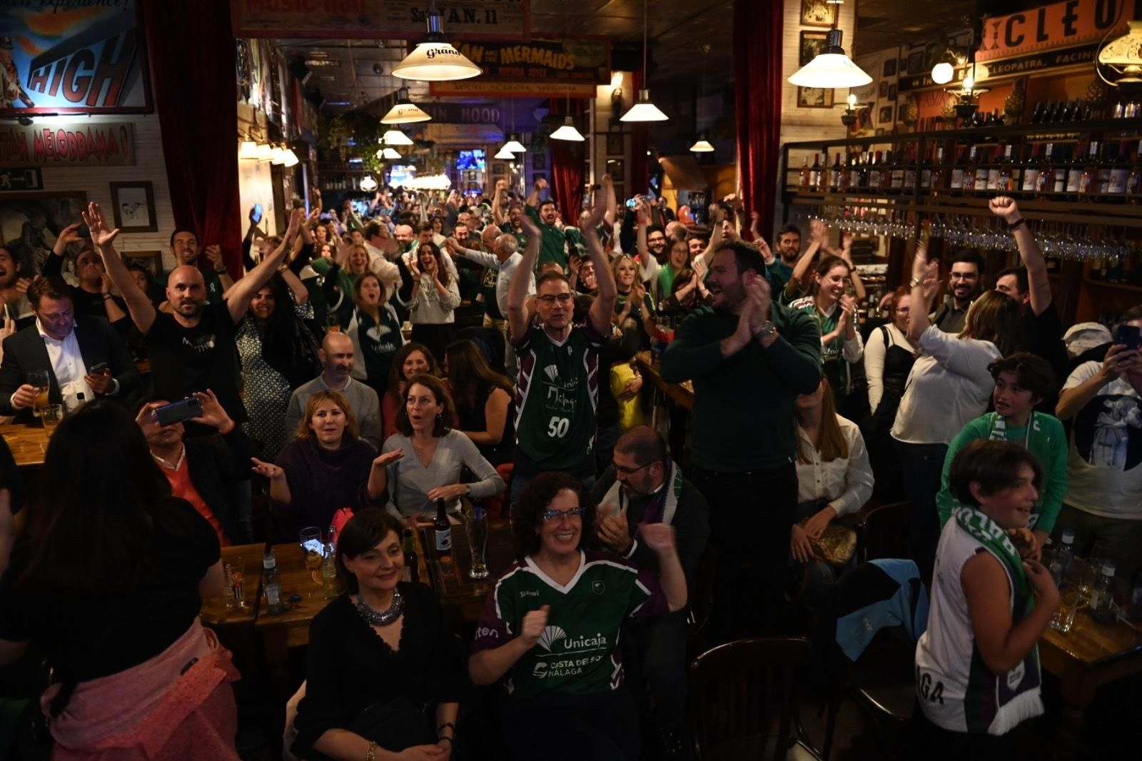 La fiesta del Le Grand Café del Centro con el Unicaja, en imágenes