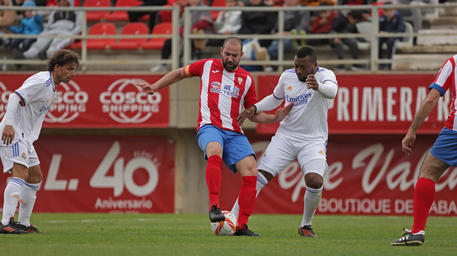 La mejores fotos del Algeciras - Real Madrid veteranos