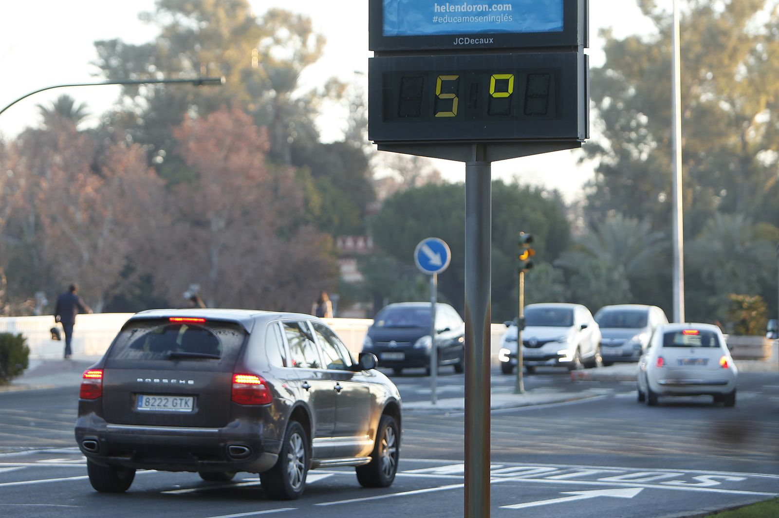Un termómetro instalado en Sevilla marca una temperatura de cinco grados.