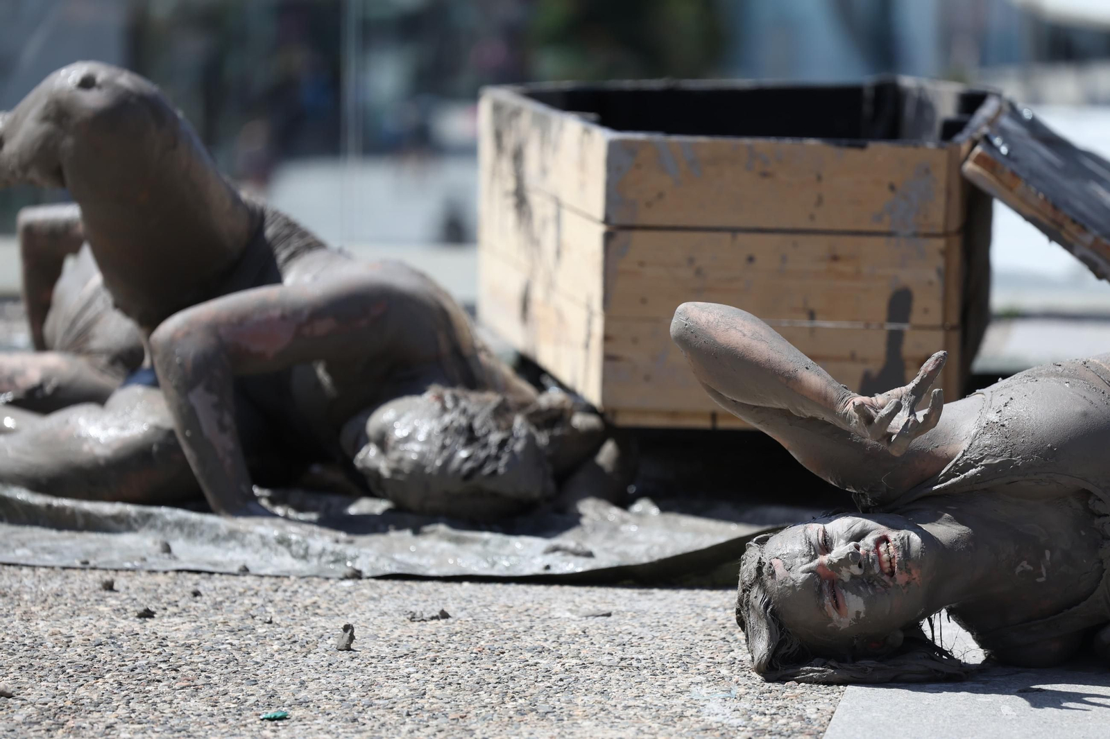 La Fura dels Baus presenta su nueva obra ‘SONS’ en el Muelle 1, en imágenes