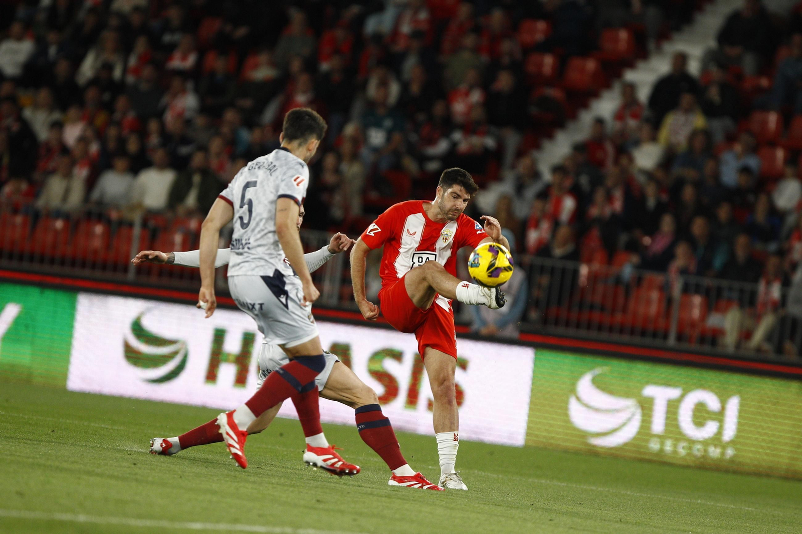 Las mejores imágenes del partido U.D. Almería-Levante U.D.