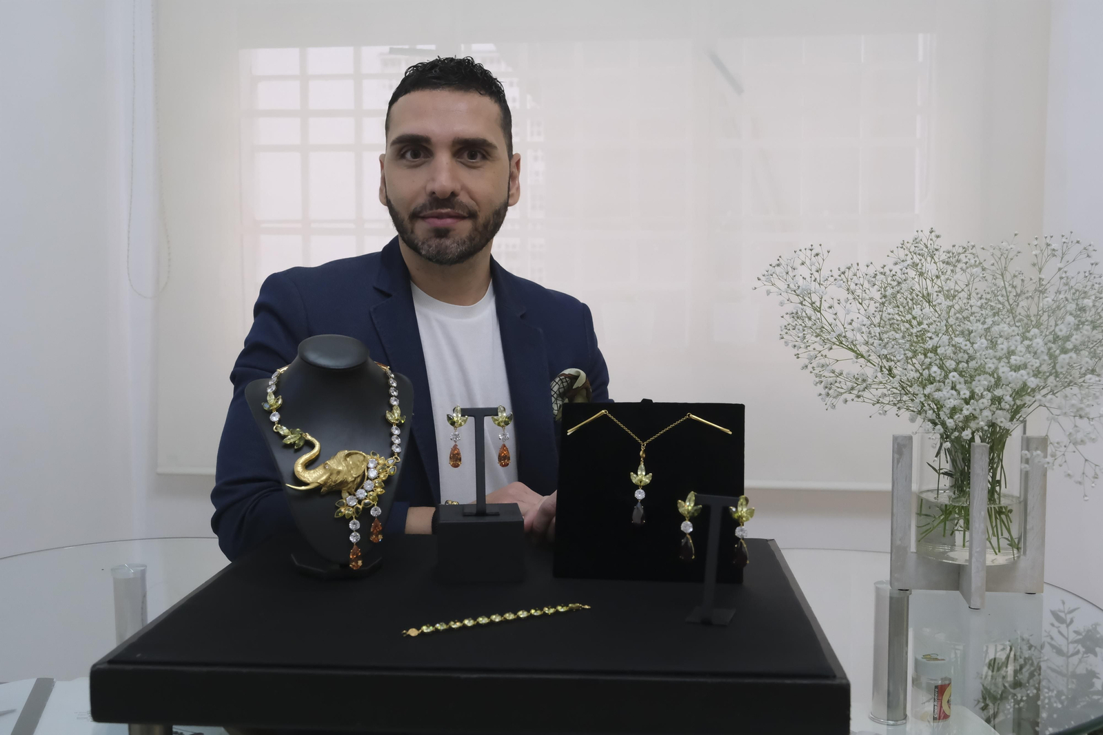 Entramos en el espectacular atelier del diseñador de joyas Cisco Romero, en fotos