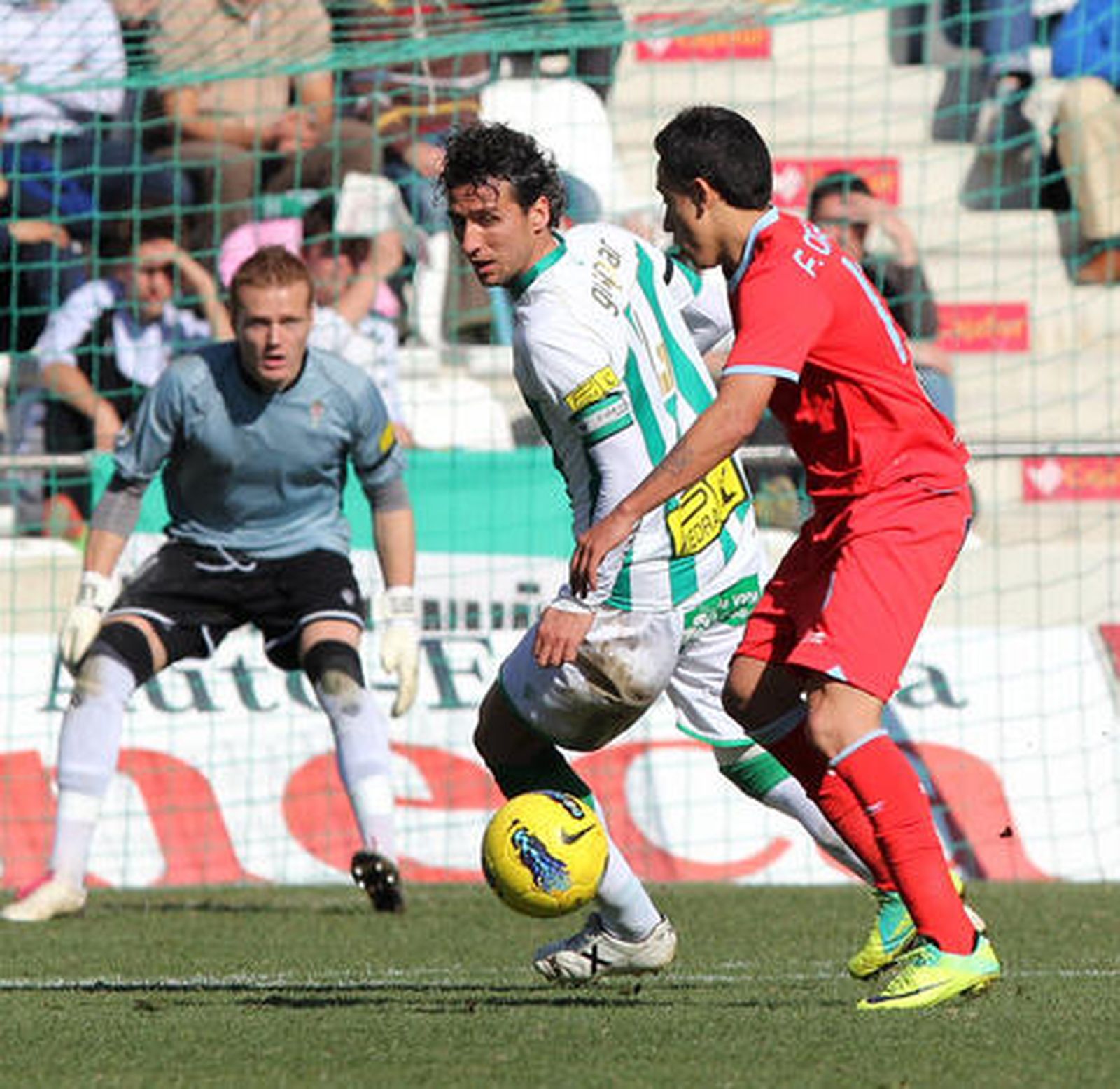 El Córdoba no puede coronar con una victoria su dominio ante el Celta de Vigo en el Arcángel (0-0). / José Martínez