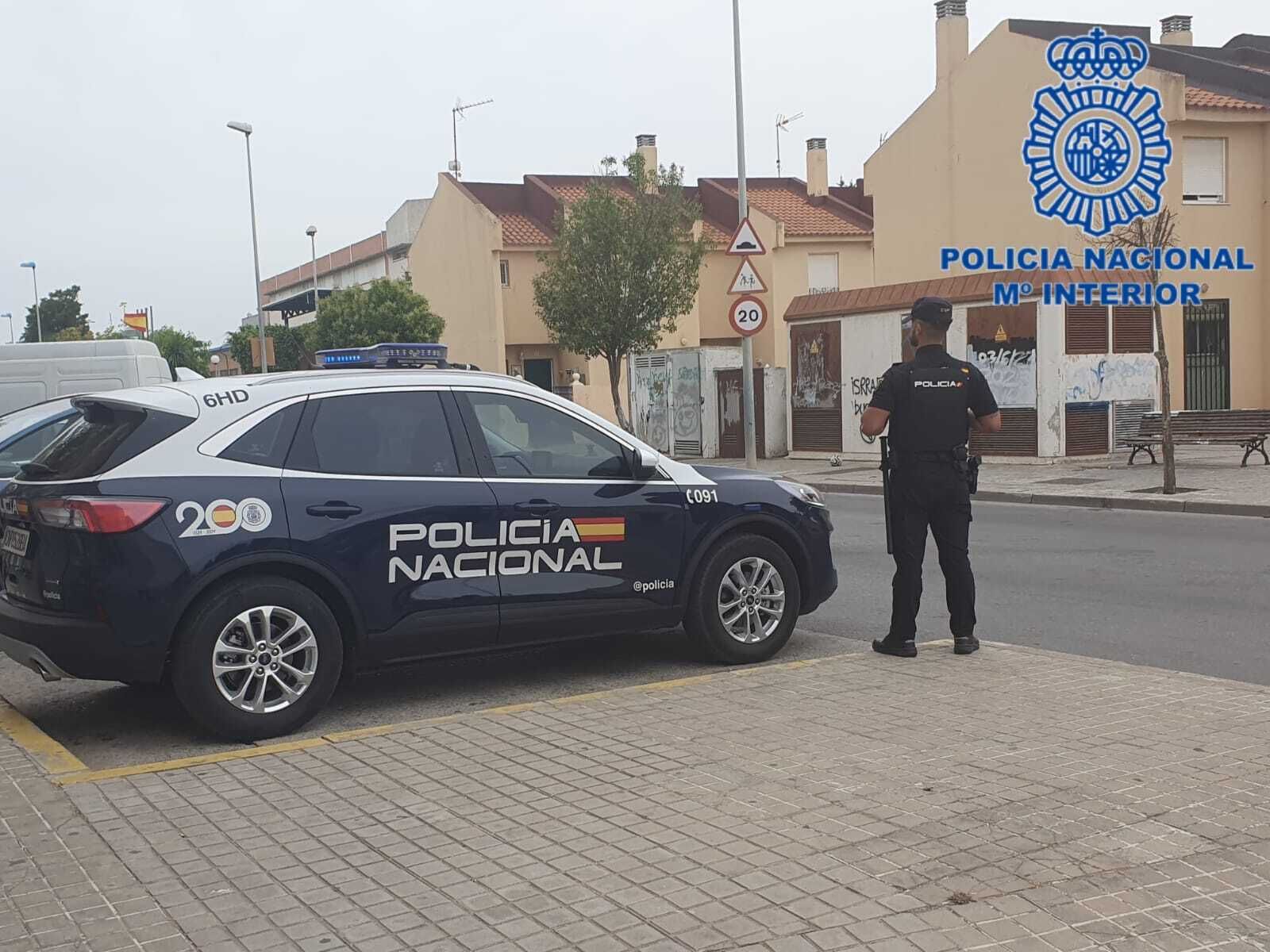 Vigilancia policial en Rota.