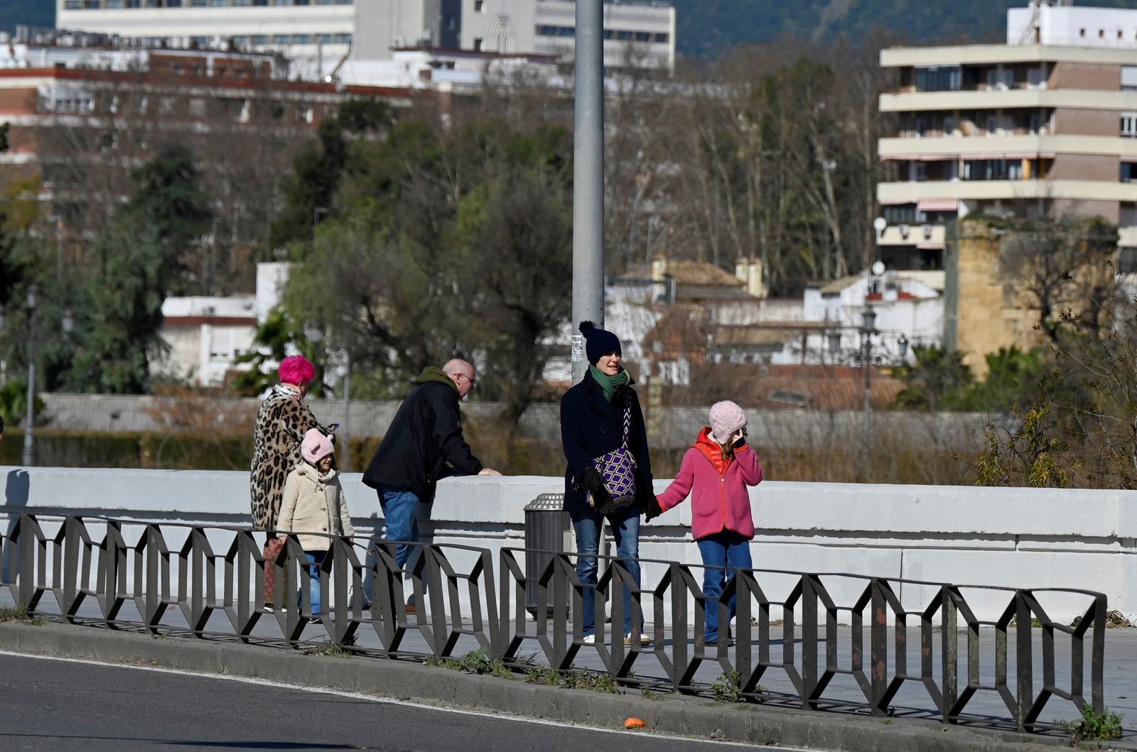 El sol llena de nuevo las calles de gente en Córdoba