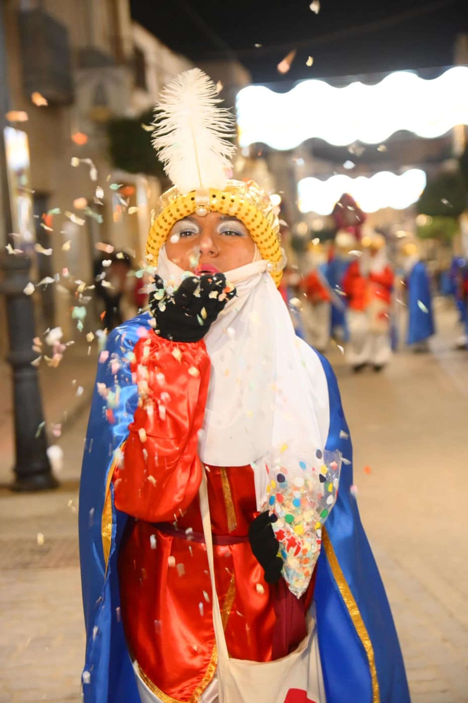 La Cabalgata de los Reyes Magos de Vera desborda ilusión con una participación multitudinaria