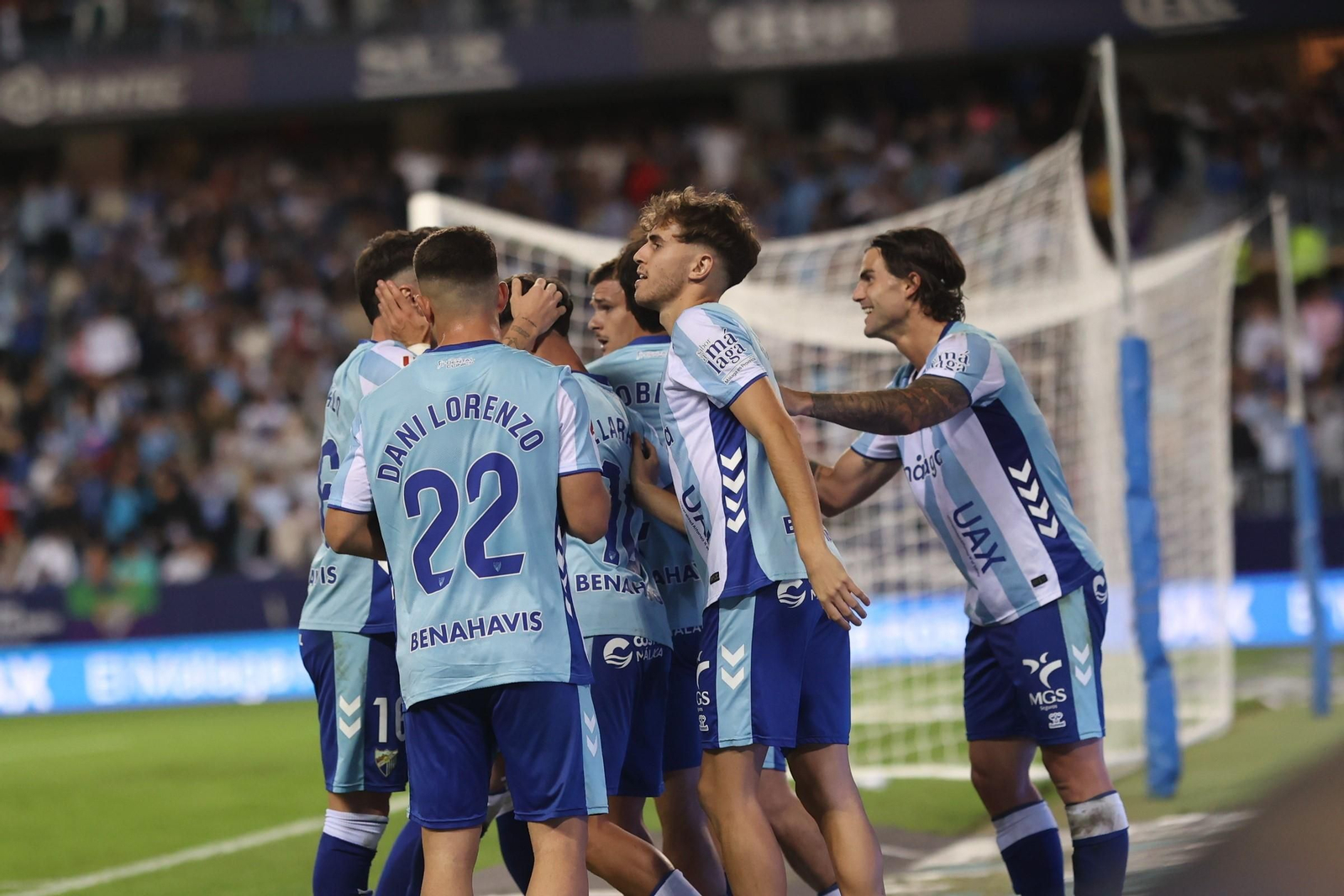 Las fotos del imponente ambiente en La Rosaleda en el Málaga - Córdoba CF