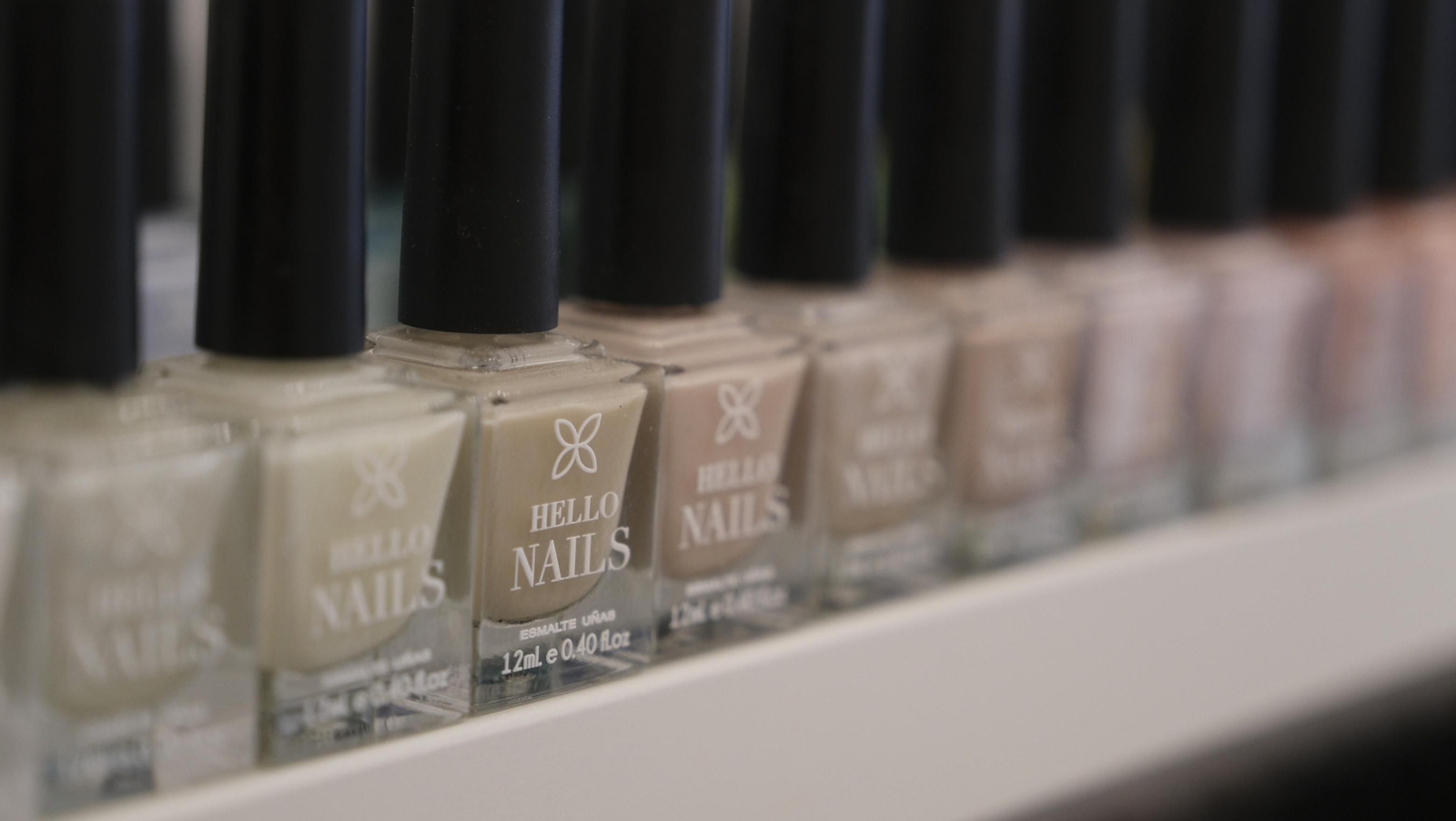 Imágenes de la nueva franquicia de Hello Nails en Almería