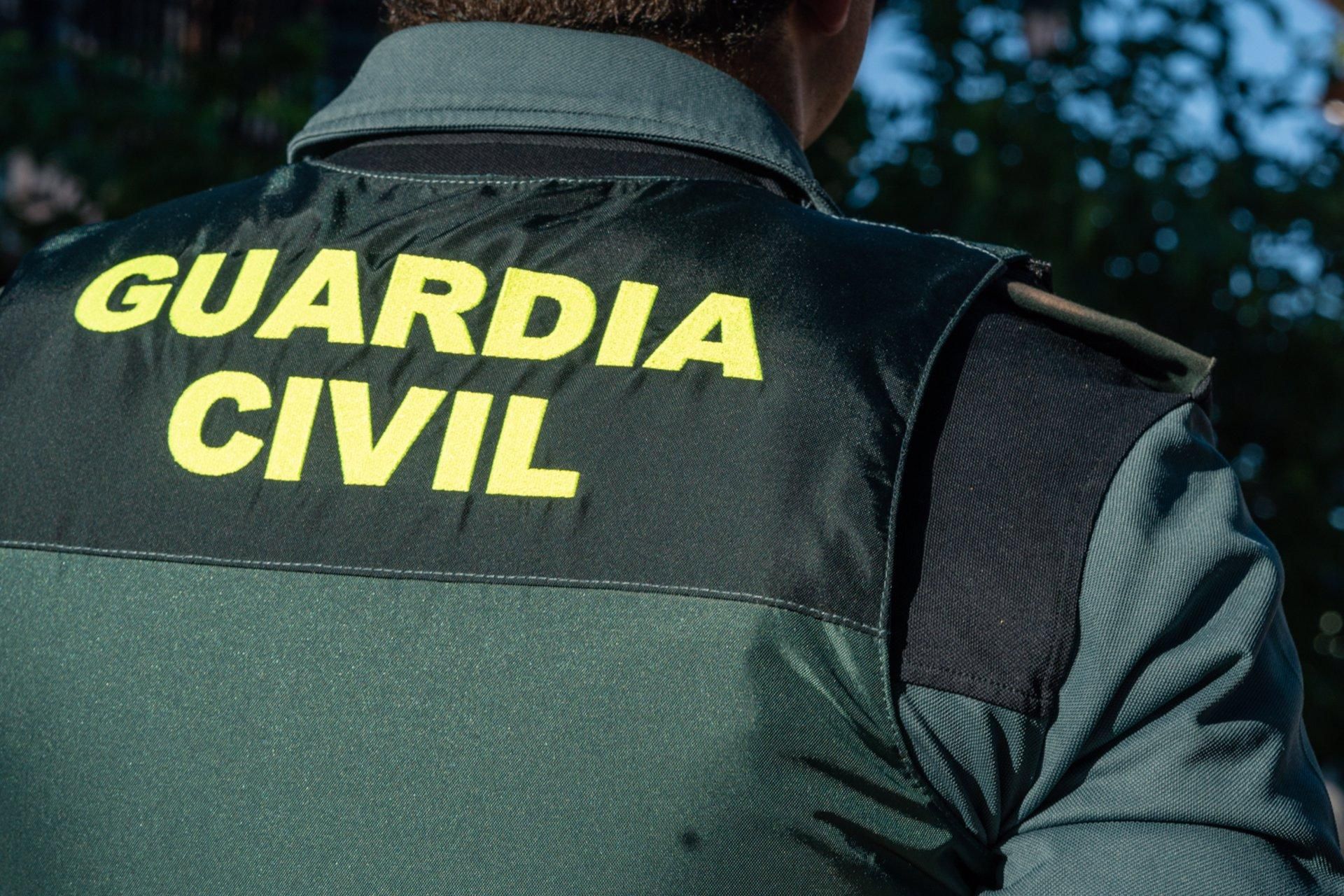 A prisión un hombre por mandar a su hija de 14 años a transportar droga a cambio de un iPhone
