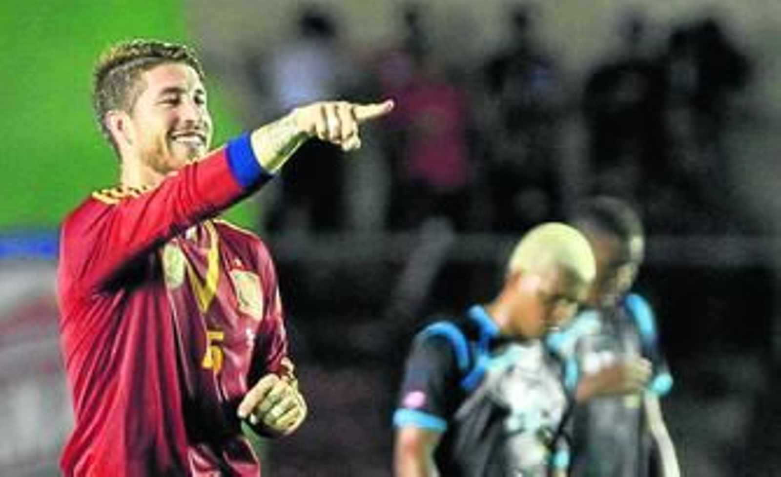 Sergio Ramos hace una dedicatoria tras conseguir su gol de falta directa frente a Panamá.