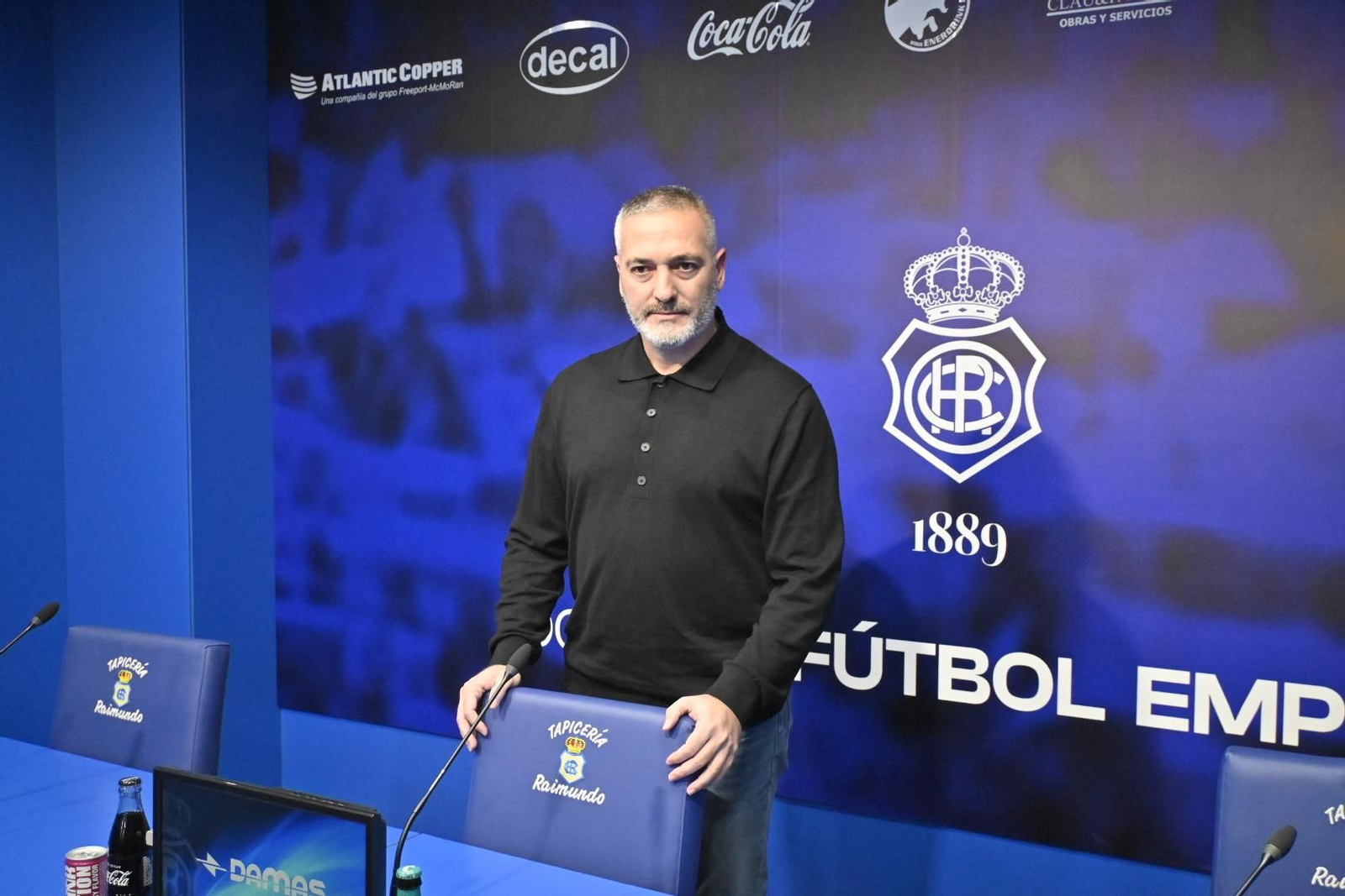 Imágenes de la presentación de Arzu como nuevo entrenador del Recreativo de Huelva