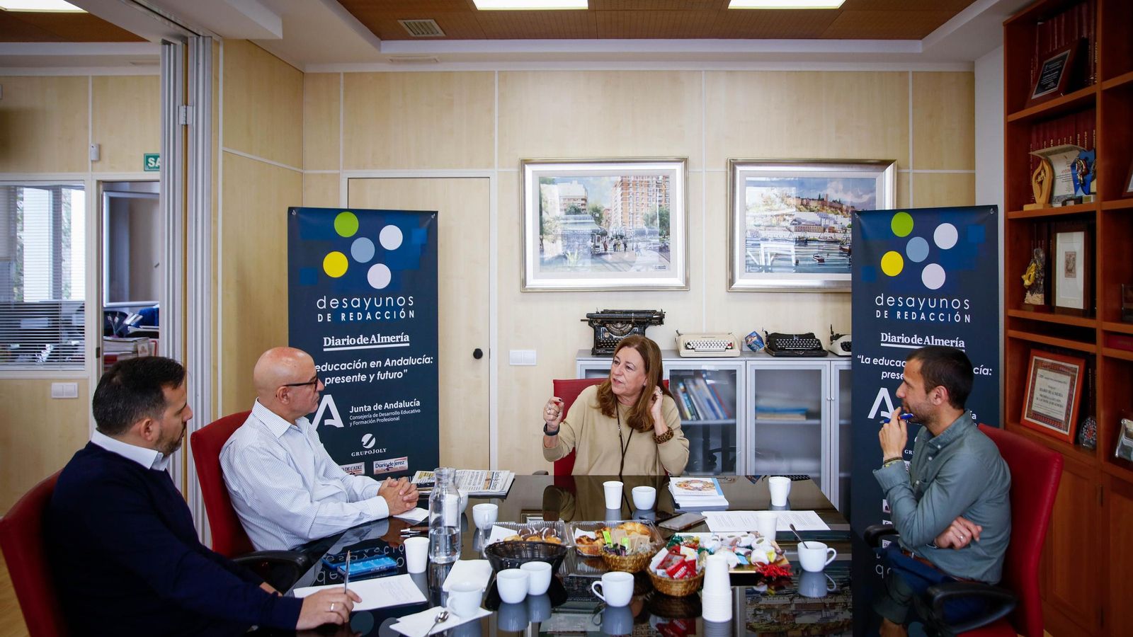 La almeriense, cómoda y certera en sus respuestas, durante las preguntas realizadas por tres periodistas del Diario.