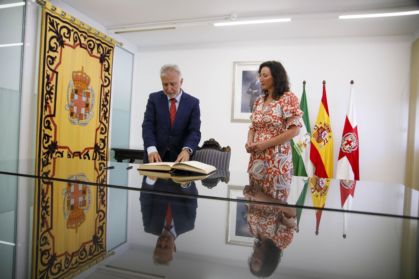 Placa de memoria histórica en el monumento de los coloraos, en imágenes