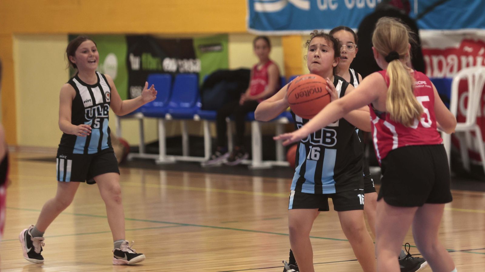 Las fotos de la primera jornada del torneo Semana Santa de baloncesto de la Línea