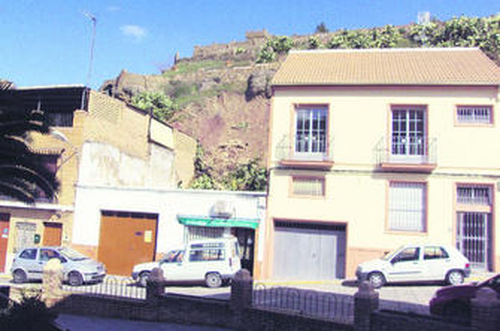 Calle de la Calzada, situada por el Cerro de los Poetas de Puente Genil.