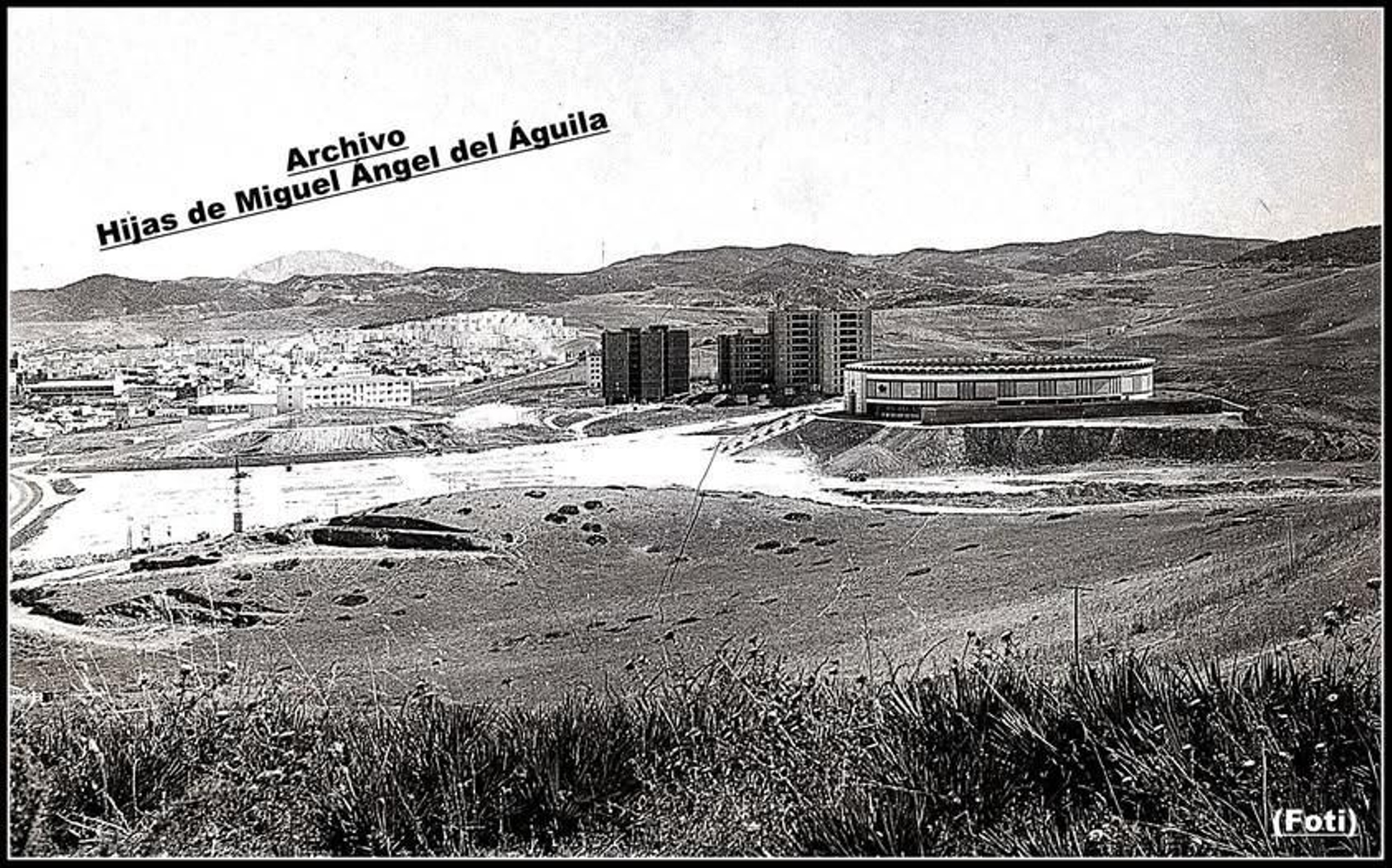 La plaza de toros Las Palomas, en 1970 y todos sus alrededores sin urbanizar.