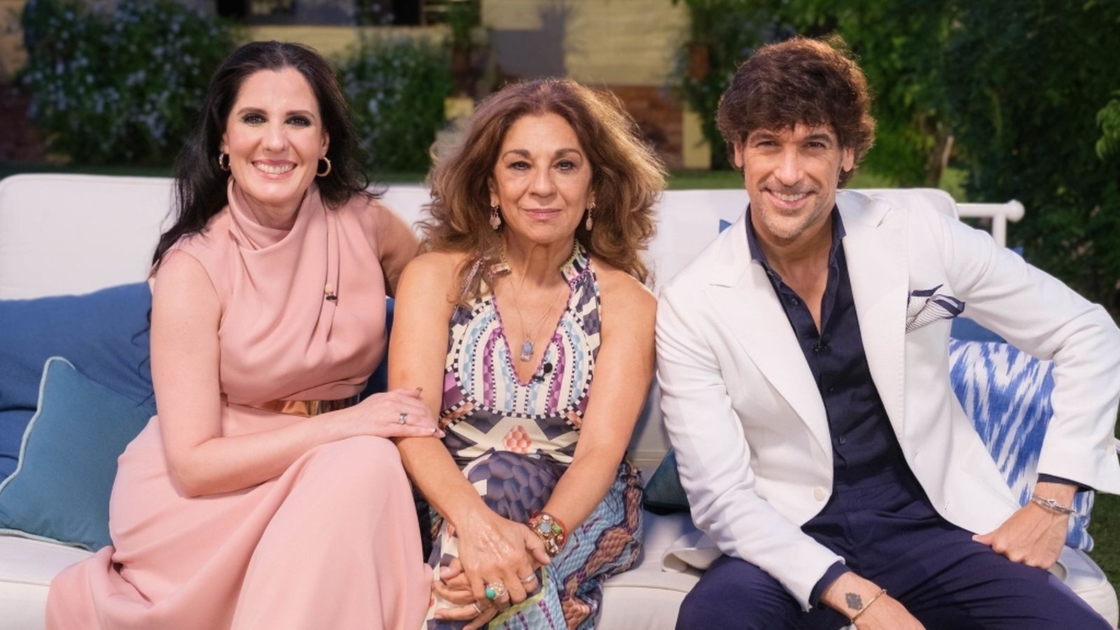 Diana Navarro y Manuel Lombo flanquean a Lolita