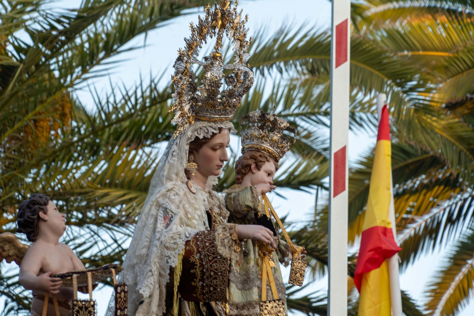 Imágenes de la procesión La Virgen del Carmen por las calles de Huelva