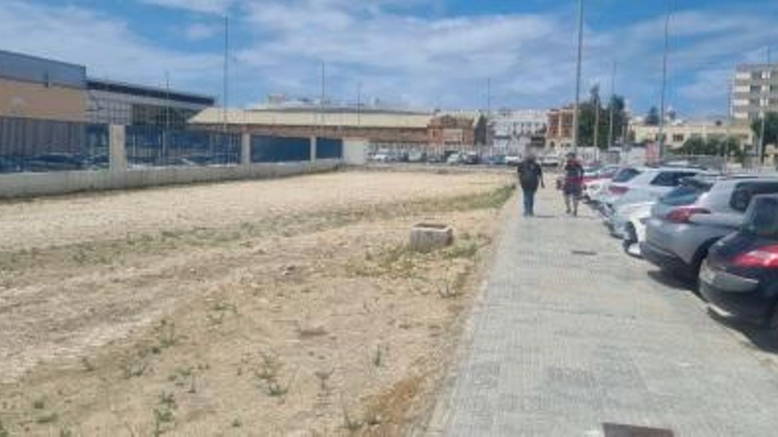 Espacio de suelo dentro de la dársena comercial del puerto de Cádiz en la que se está llevando ya a cabo la obra para el futuro aparcamiento de caravanas Espacio de suelo dentro de la dársena comercial del puerto de Cádiz en la que se está llevando ya a cabo la obra para el futuro aparcamiento de caravanas