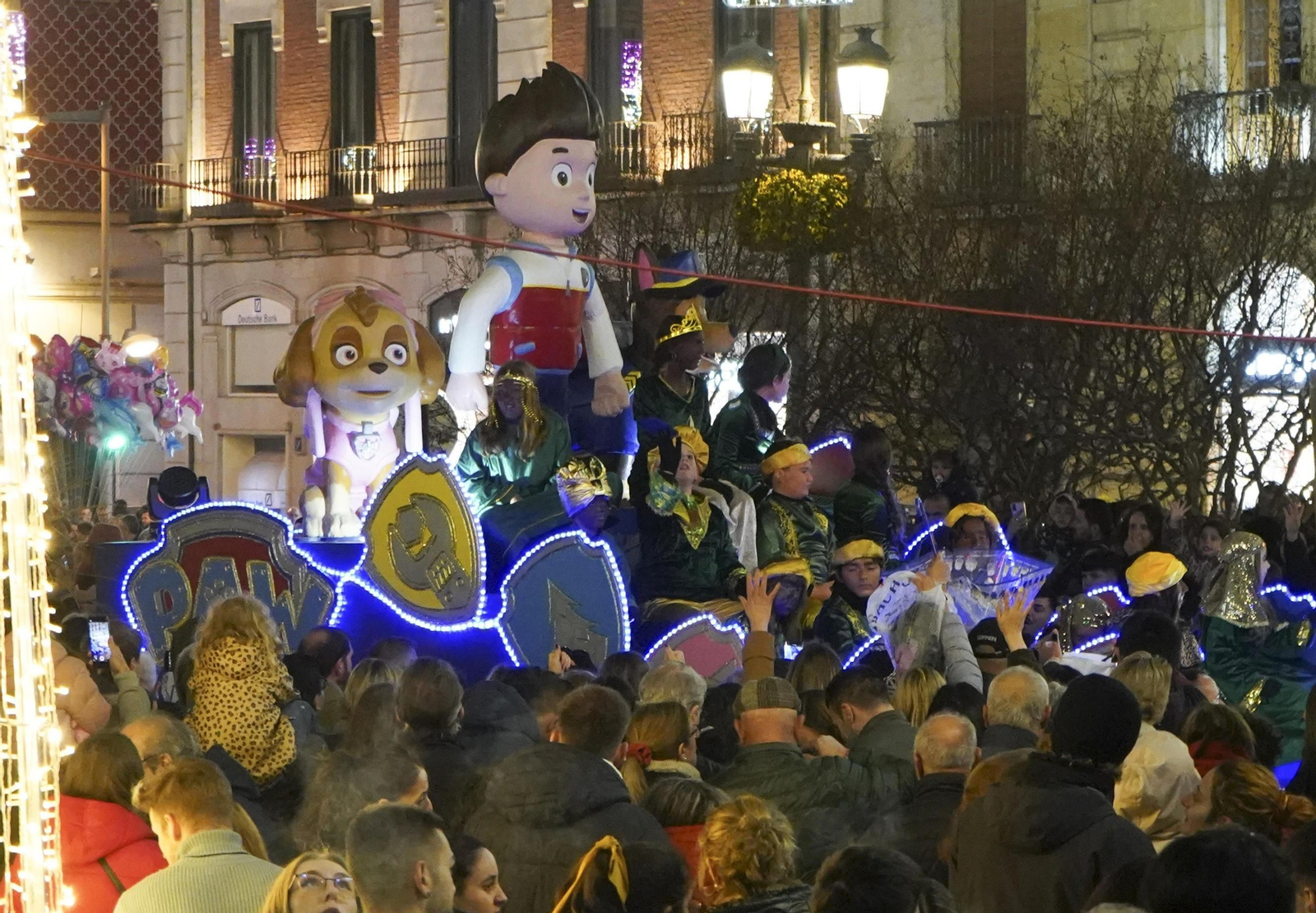 La cabalgata de los Reyes Magos de Granada, en imágenes
