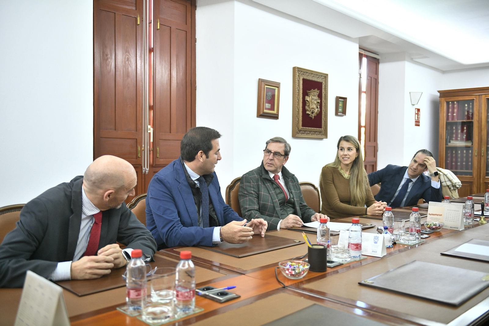 Imagen de la firma del convenio entre el Colegio de Abogados de Granada y la editorial Tirant lo Blanch