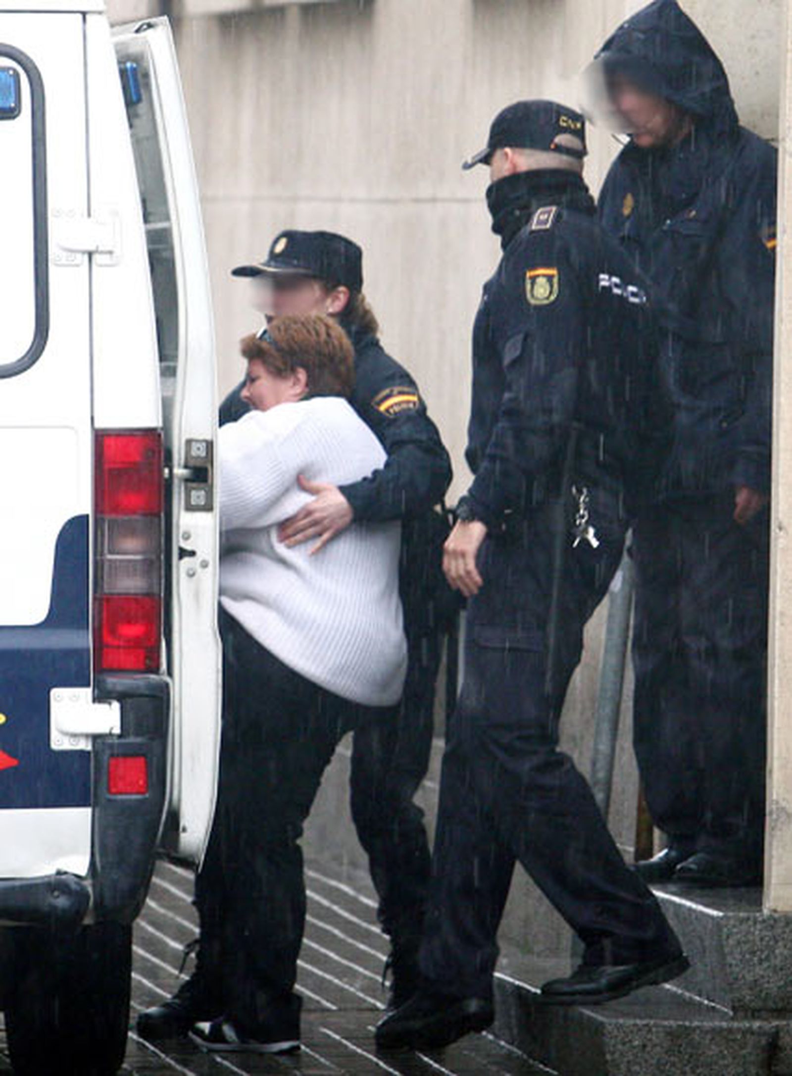 Isabel García se acoge a su derecho de no declarar y queda en libertad provisional