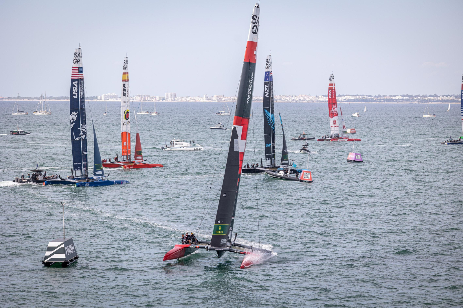 Búscate en SailGP Cádiz: La ciudad disfruta del ambiente del domingo con las actividades, las carreras y los bares