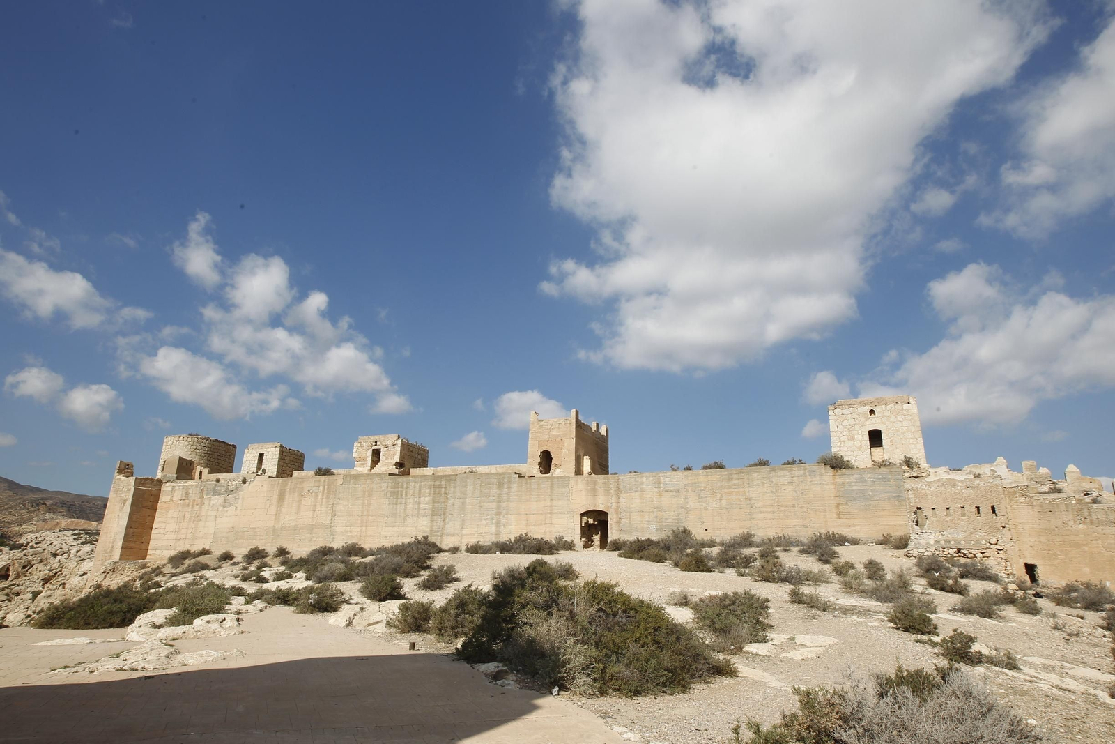 Amurallamiento al Este.