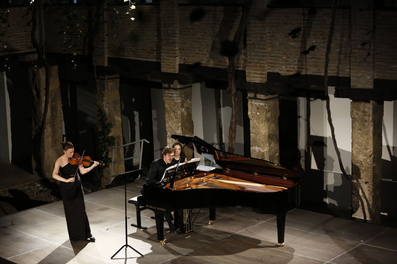 Las imágenes del recital del violinista Jolente De Maeyer y el pianista Nikolaas Kende