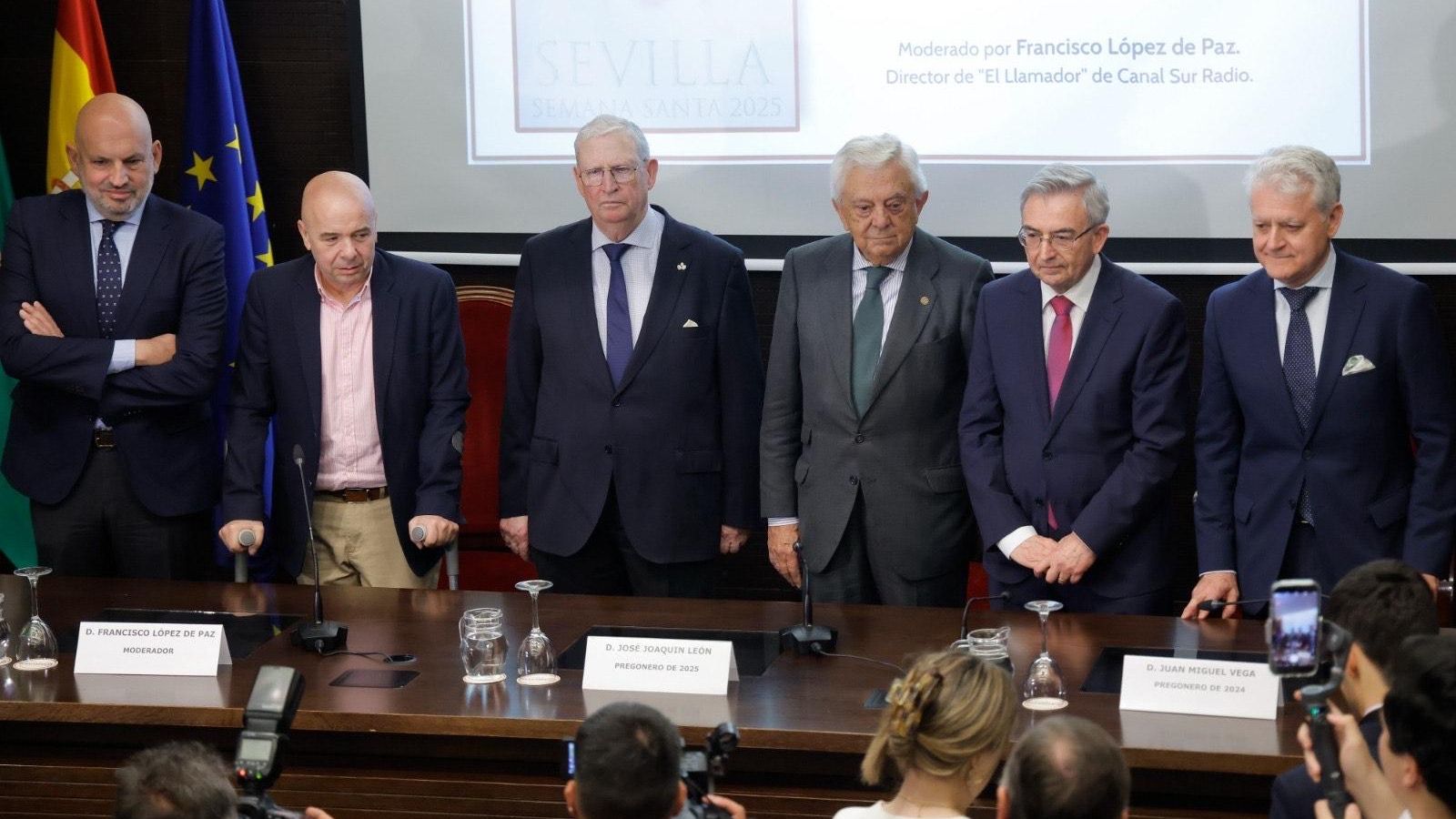 Representantes, autoridades y pregoneros en el encuentro de la Cámara de Comercio Representantes, autoridades y pregoneros en el encuentro de la Cámara de Comercio