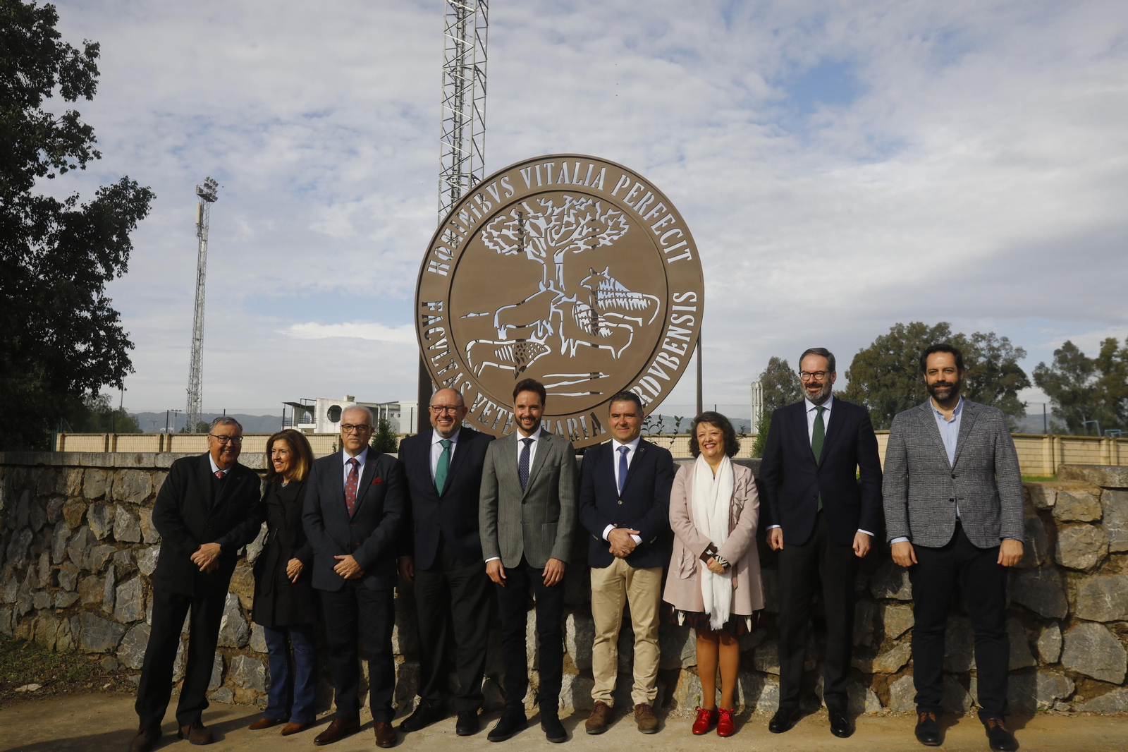 Las imágenes de la nueva estatua de la Facultad de Veterinaria de Córdoba en Rabanales Las imágenes de la nueva estatua de la Facultad de Veterinaria de Córdoba en Rabanales