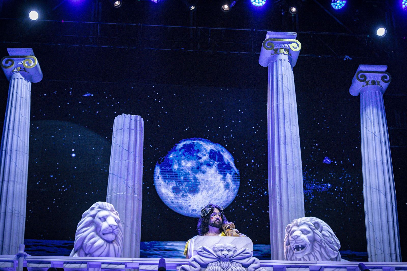 Las imágenes del pregón y la boda de Manu Sánchez en el Carnaval de Cádiz 2026