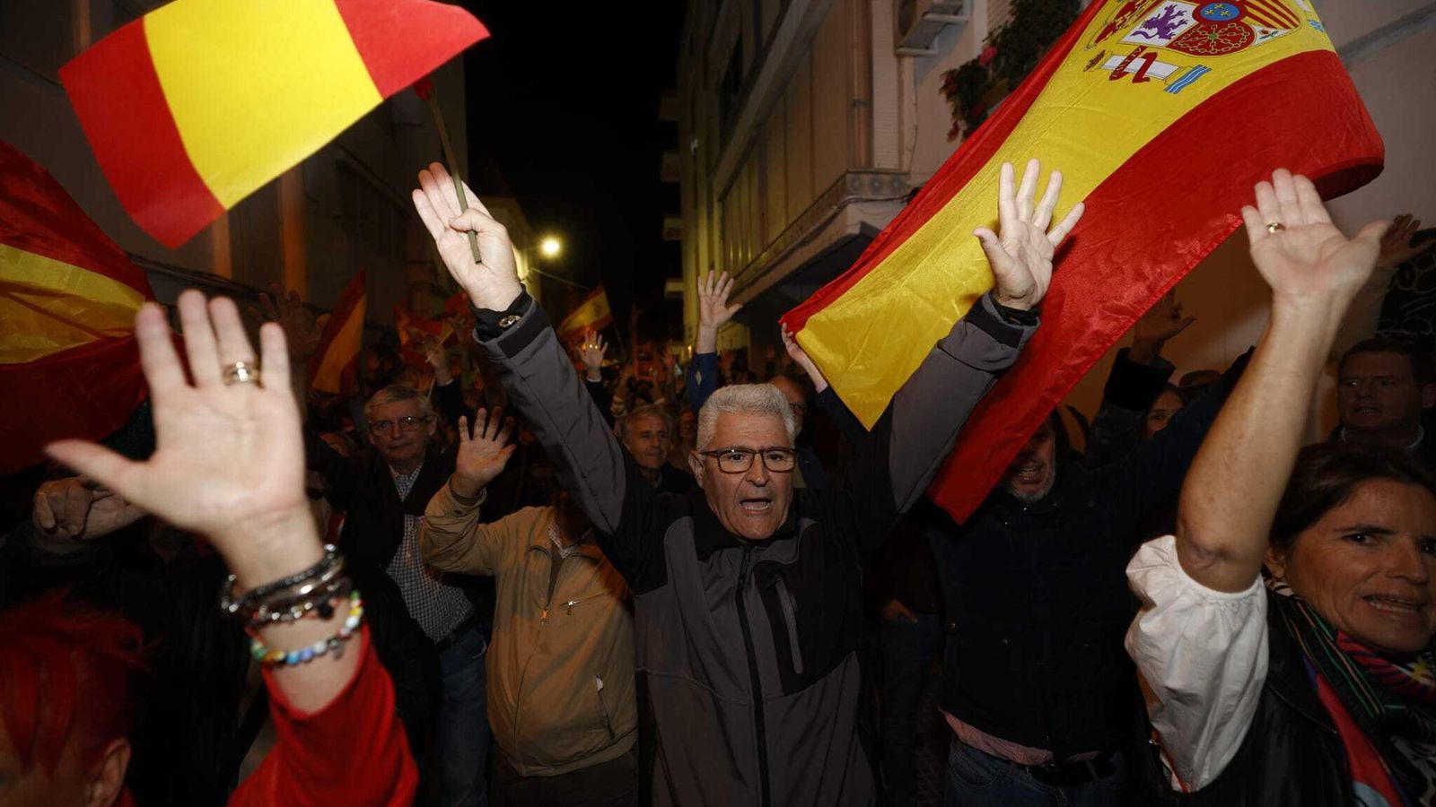 Una imagen de la protesta de este lunes ante la sede del PSOE de El Puerto.