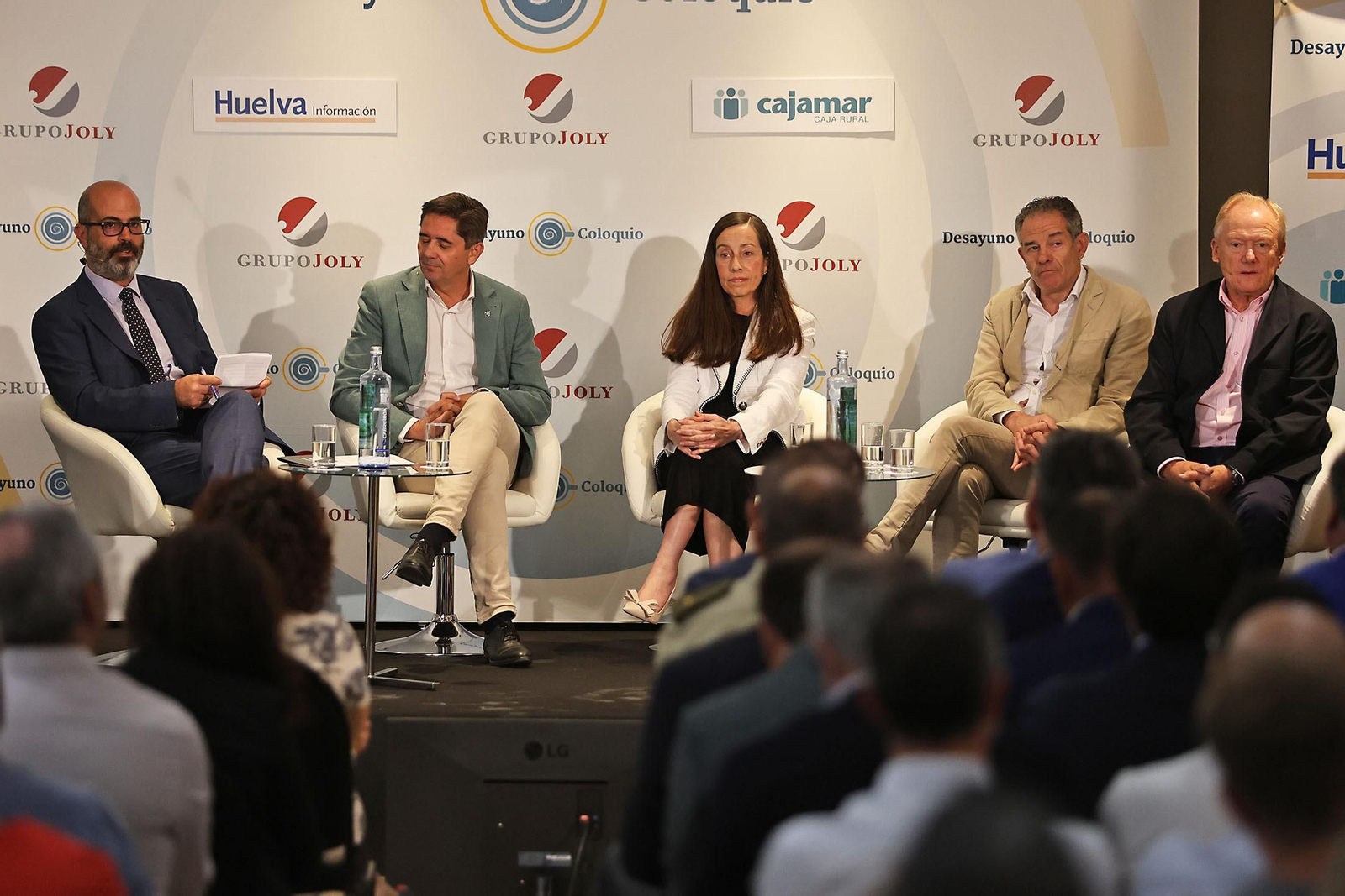 Las imágenes en el desayuno-coloquio de Grupo Joly 'Frutos rojos: retos de un futuro sostenible'