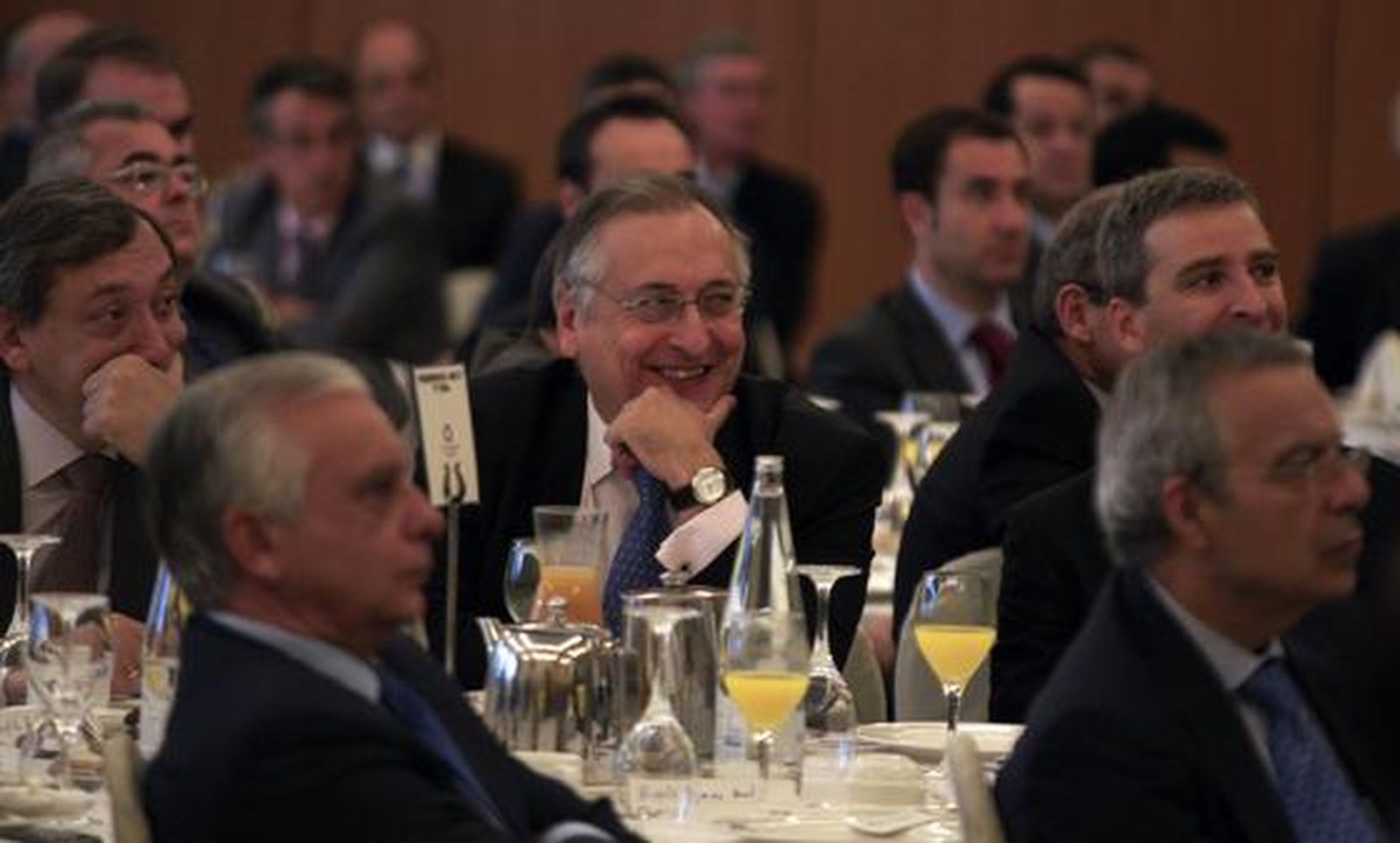 Enrique Urkijo, director general de Renfe, sonríe durante la intervención de Teófilo Serrano.

Foto: Sergio Camacho