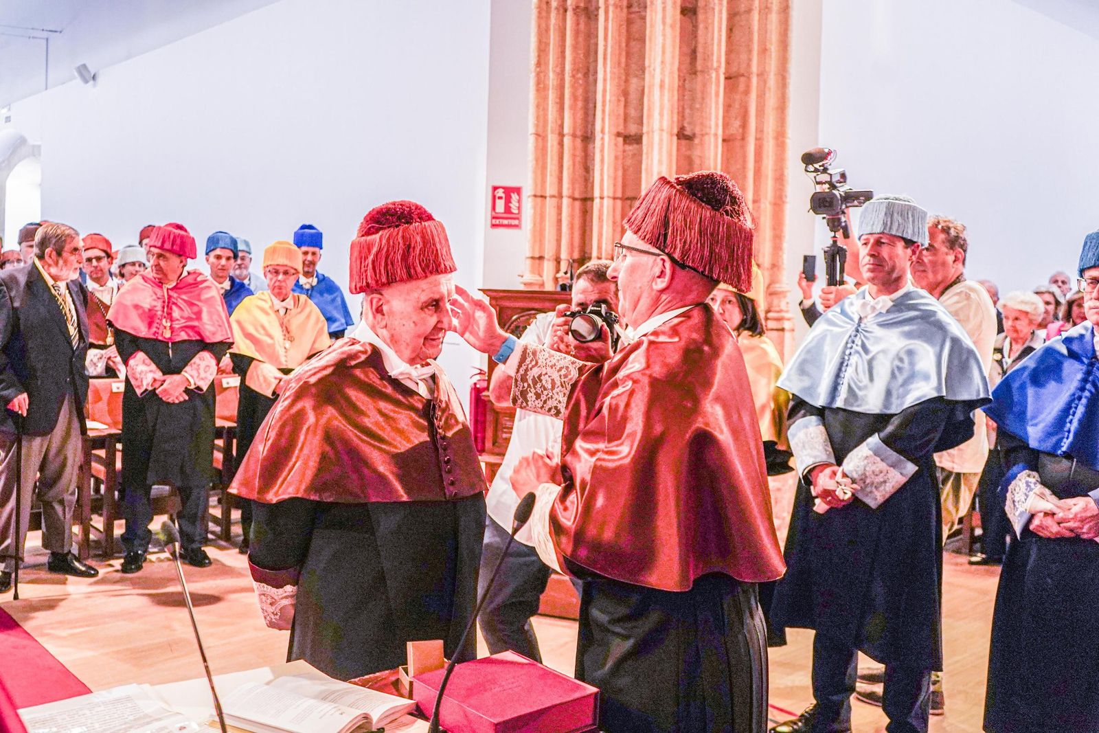 Así se ha convertido Miguel Giménez Yanguas en doctor honoris causa por la Universidad de Granada
