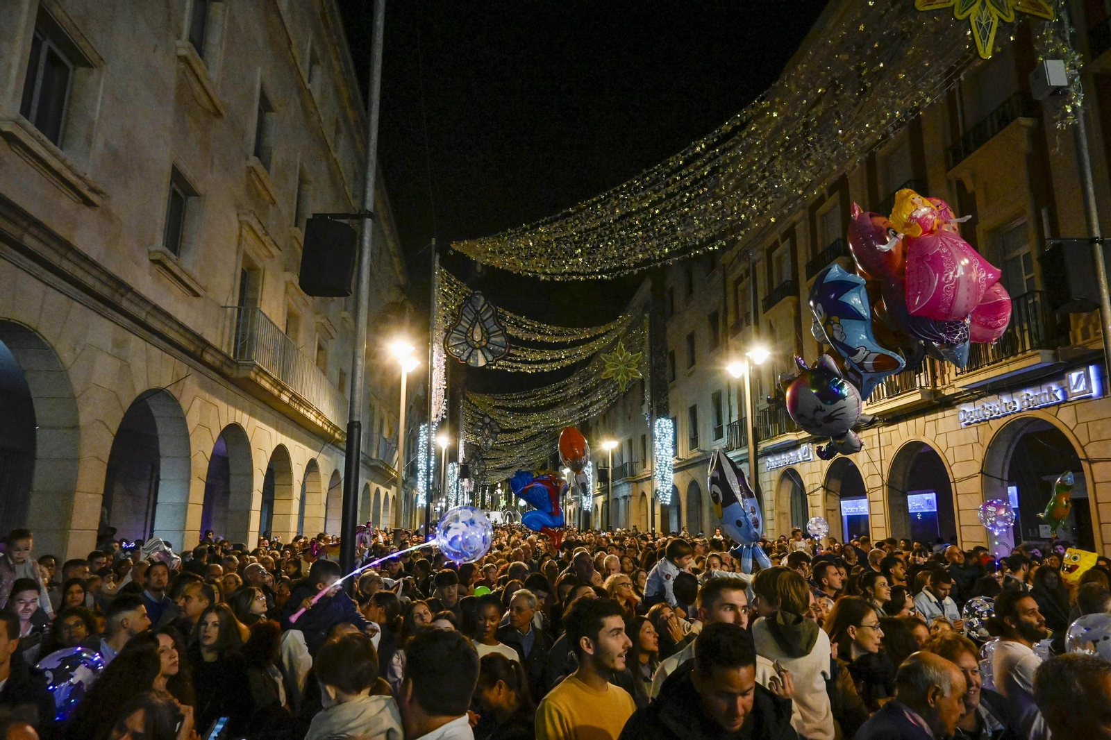 Imágenes de la nevada y alumbrado navideño en Huelva