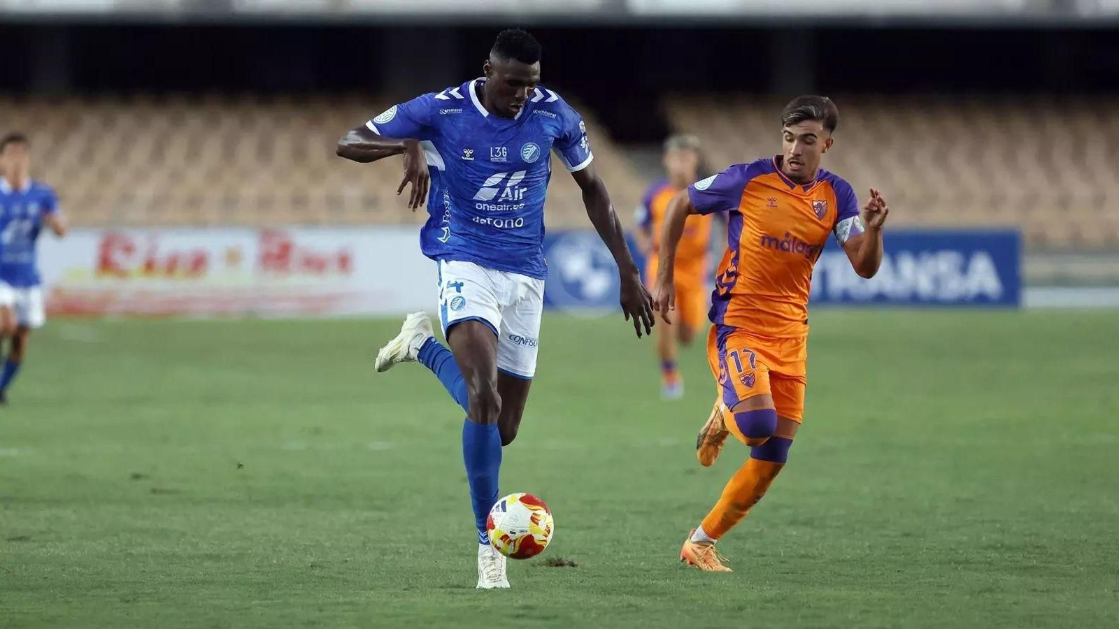 Udom volverá ante el Águilas al centro de la defensa tras cumplir su sanción.