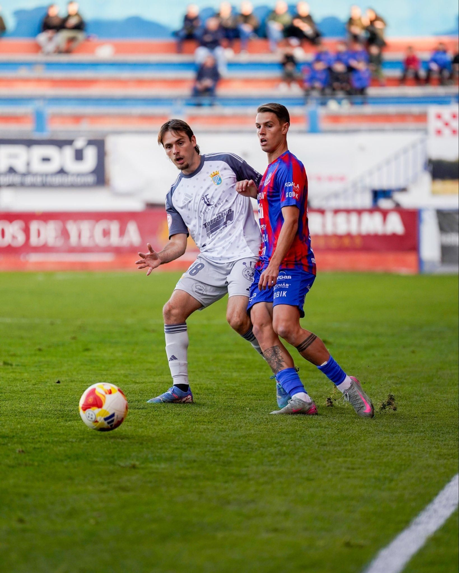 Ricky se lesionó en la primera mitad, una de las malas noticias que deja el triunfo en Yecla.