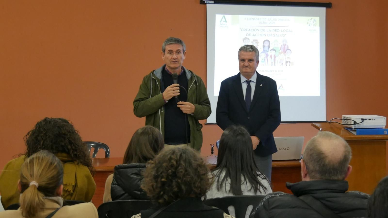 Manuel Cortés, alcalde de Adra, y Juan de la Cruz Belmonte, delegado de Salud en Almería.