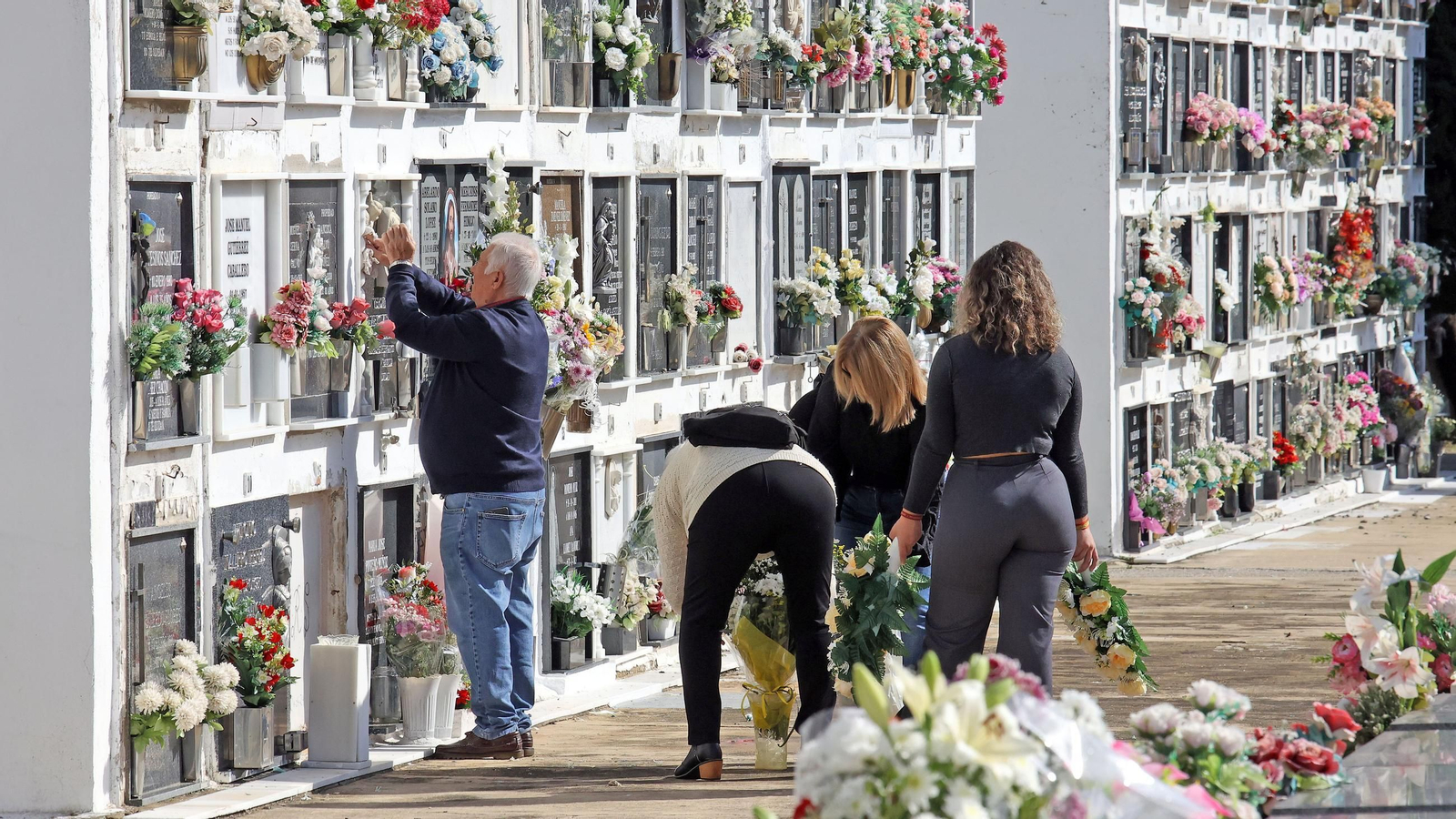 Imágenes del cementerio de Jerez en el Día de los Fieles Difuntos