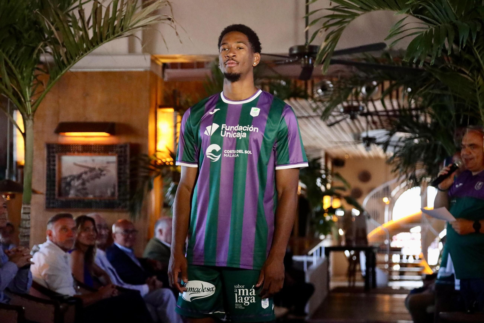 La presentación de las nuevas equipaciones del Unicaja, en fotos