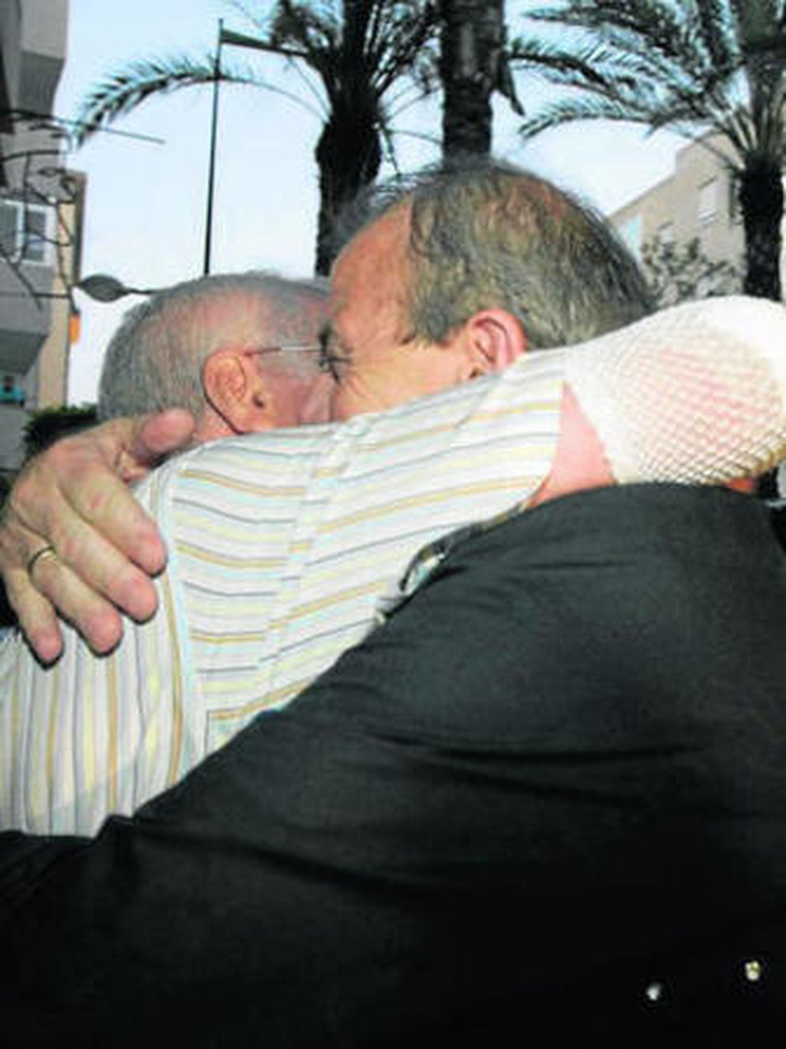 División de opiniones tras el regreso del alcalde