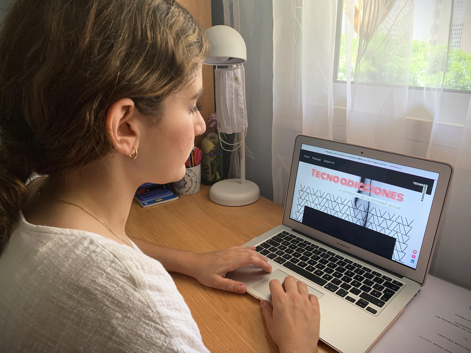 Cristina Martínez Sicilia con su proyecto sobre Tecnoadicciones.