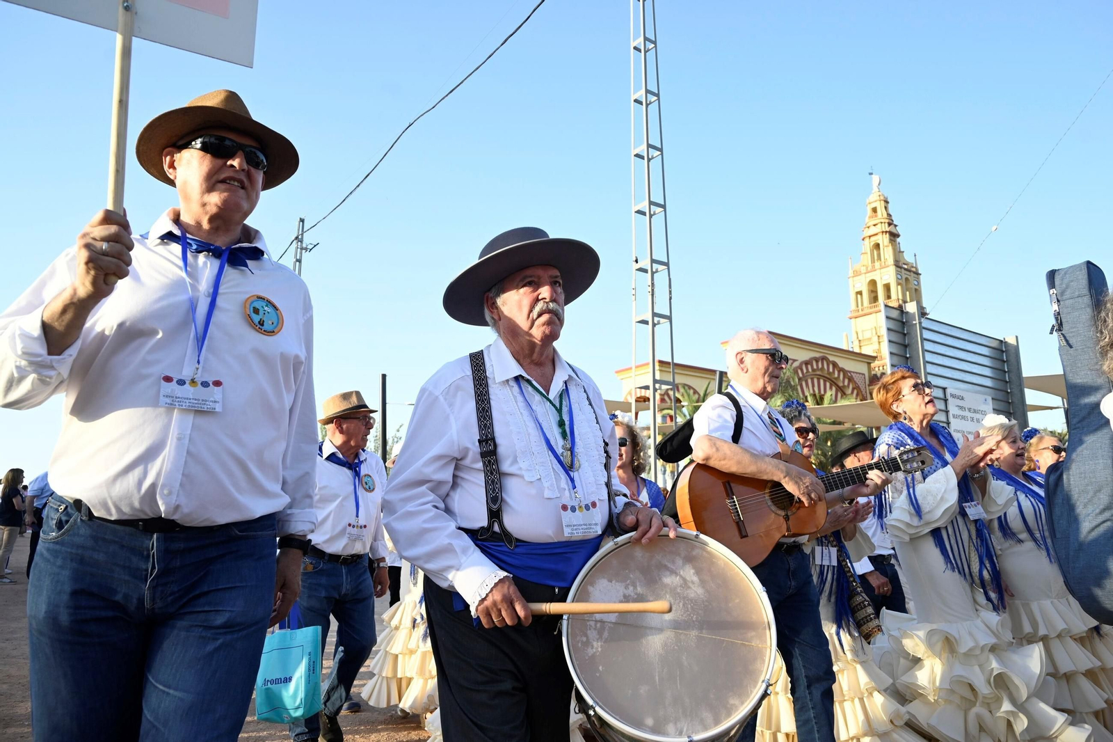 El pasacalles de coros rocieros en la Feria de Córdoba